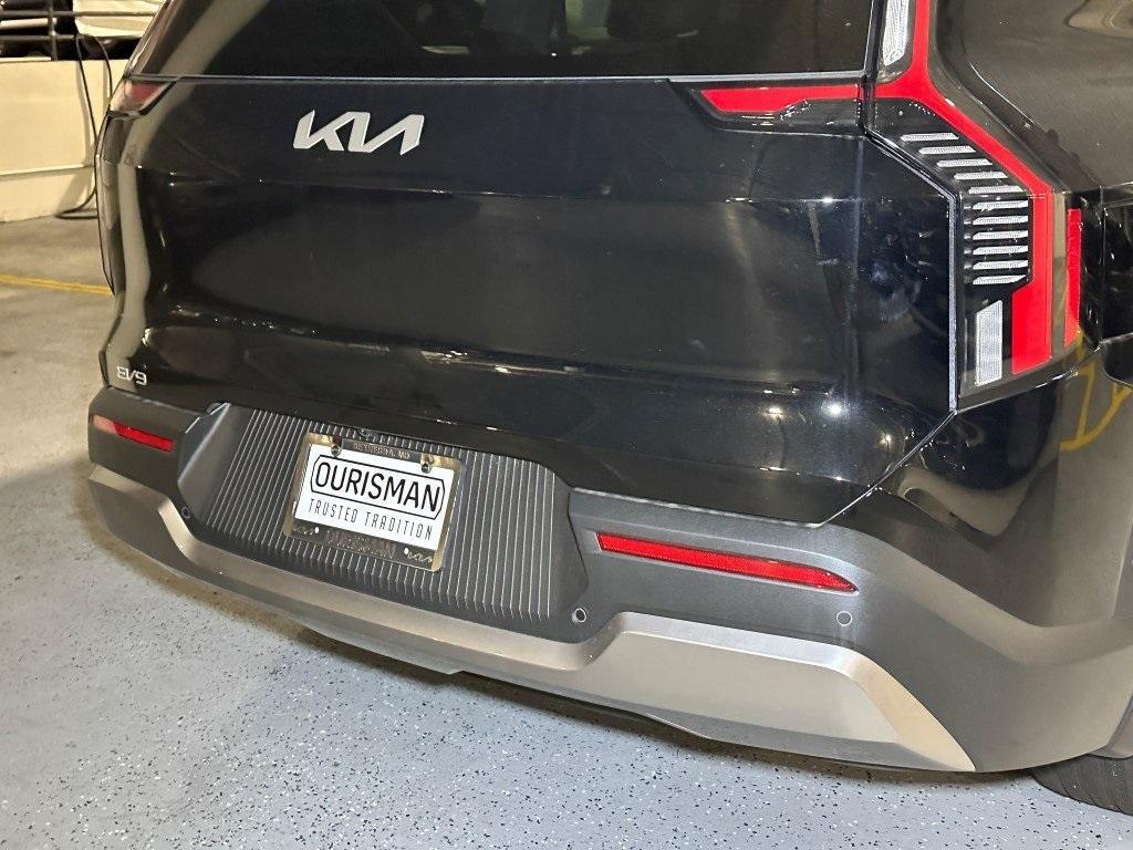 new 2026 Kia EV9 car, priced at $61,595