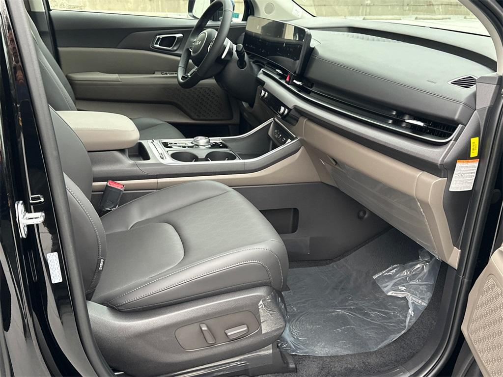 new 2026 Kia Carnival Hybrid car, priced at $46,909