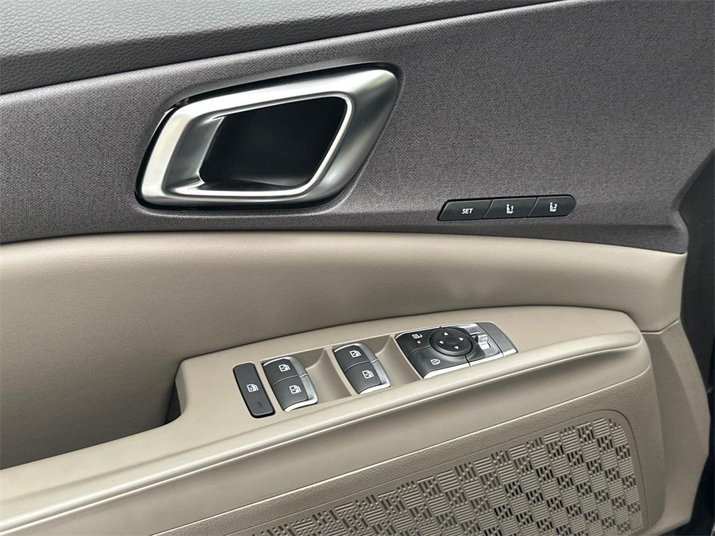 new 2026 Kia Carnival Hybrid car, priced at $46,909