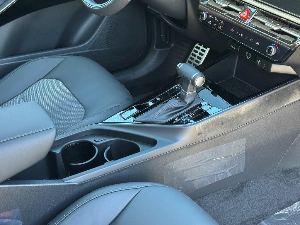 new 2025 Kia Niro car, priced at $33,606