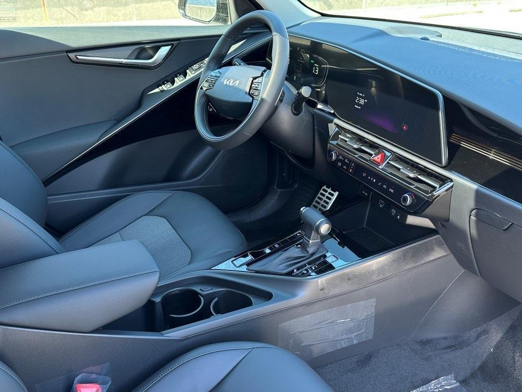 new 2025 Kia Niro car, priced at $33,606