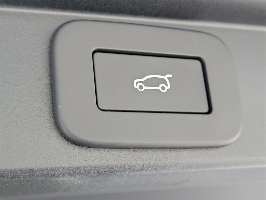 new 2025 Land Rover Range Rover car, priced at $127,910