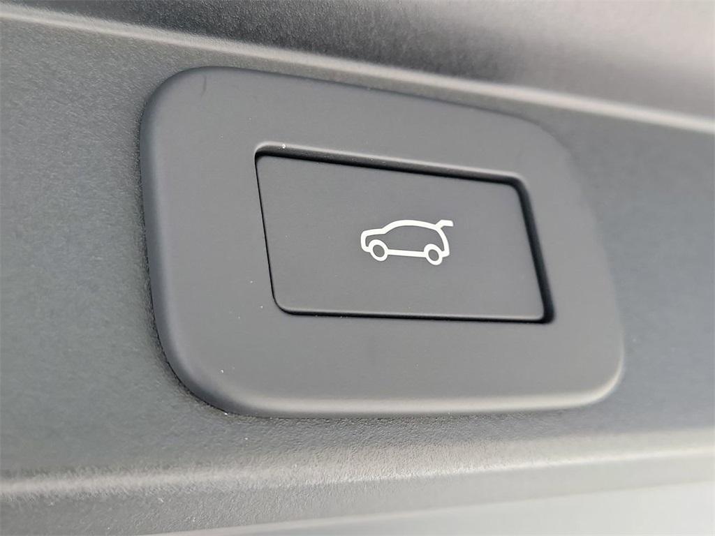 new 2025 Land Rover Range Rover car, priced at $152,065