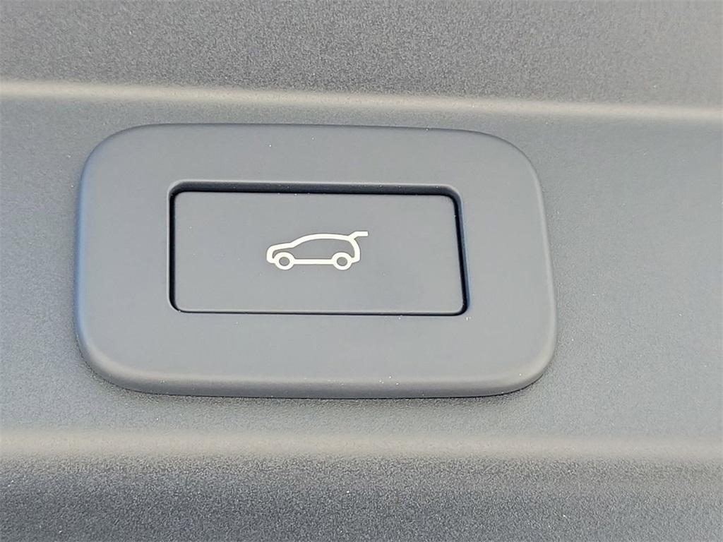 new 2025 Land Rover Range Rover Sport car, priced at $138,040