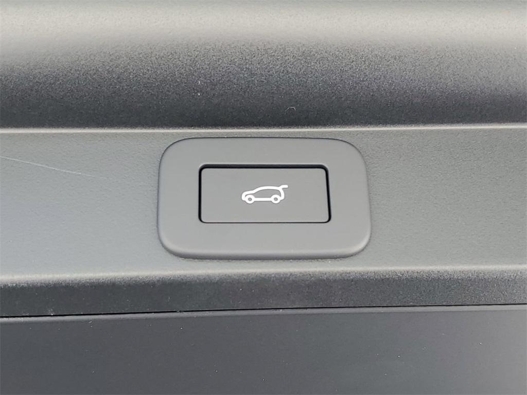 new 2025 Land Rover Range Rover car, priced at $130,885