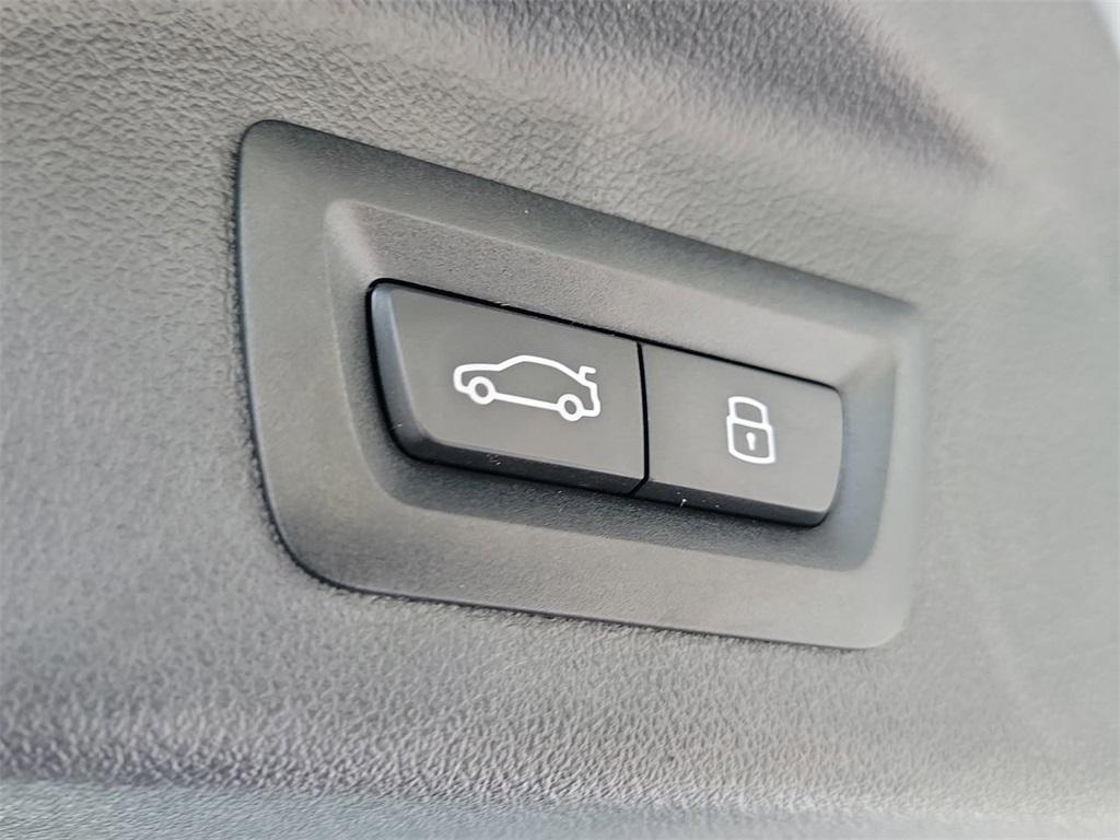 used 2025 BMW X7 car, priced at $99,997