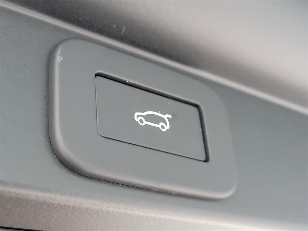 new 2025 Land Rover Range Rover car, priced at $136,385
