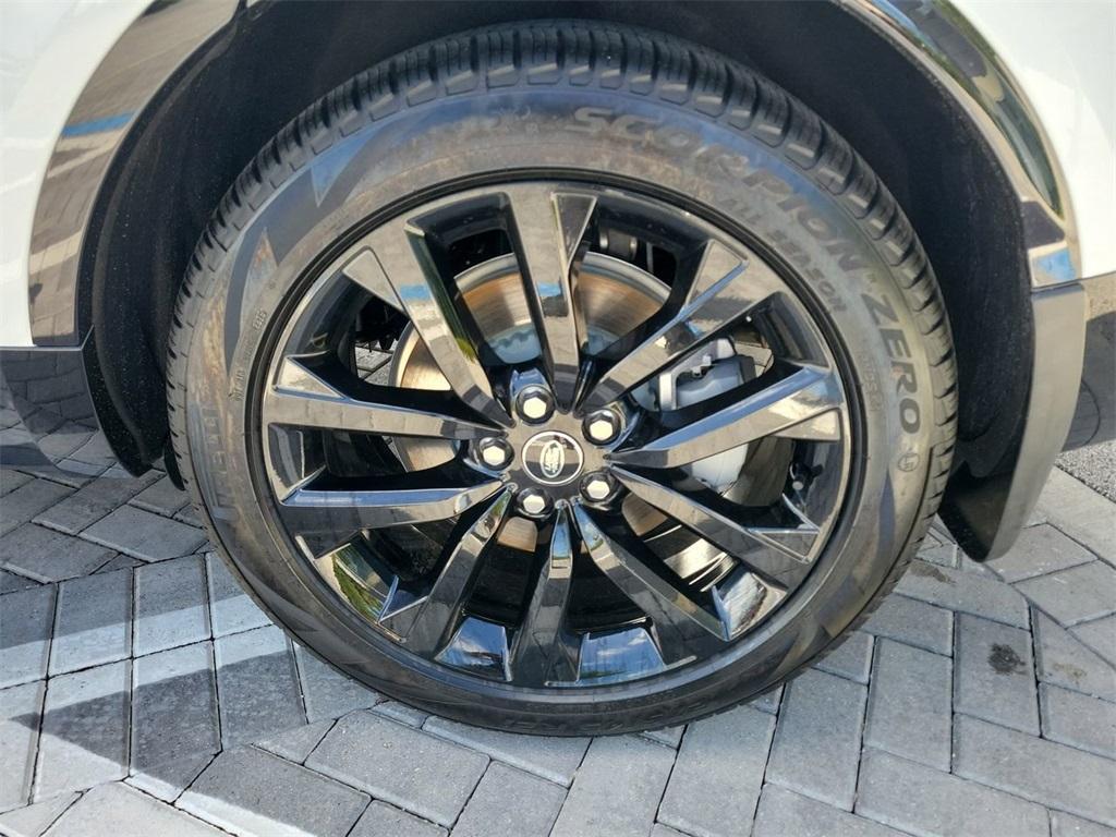 new 2026 Land Rover Discovery car