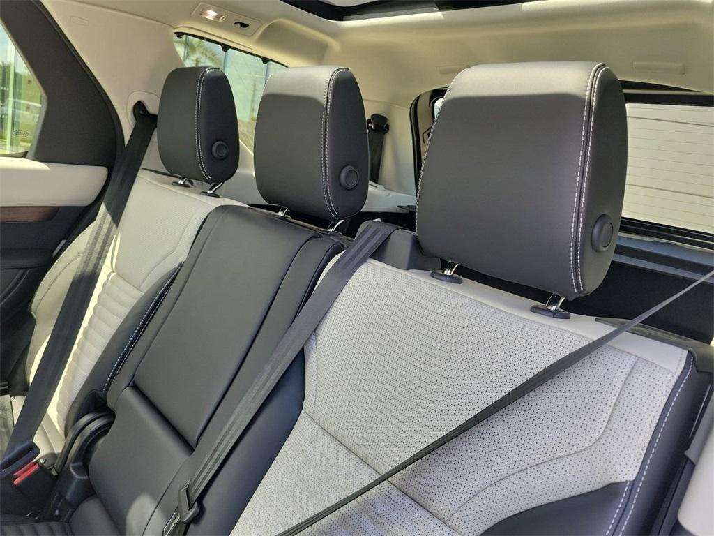 new 2026 Land Rover Discovery car