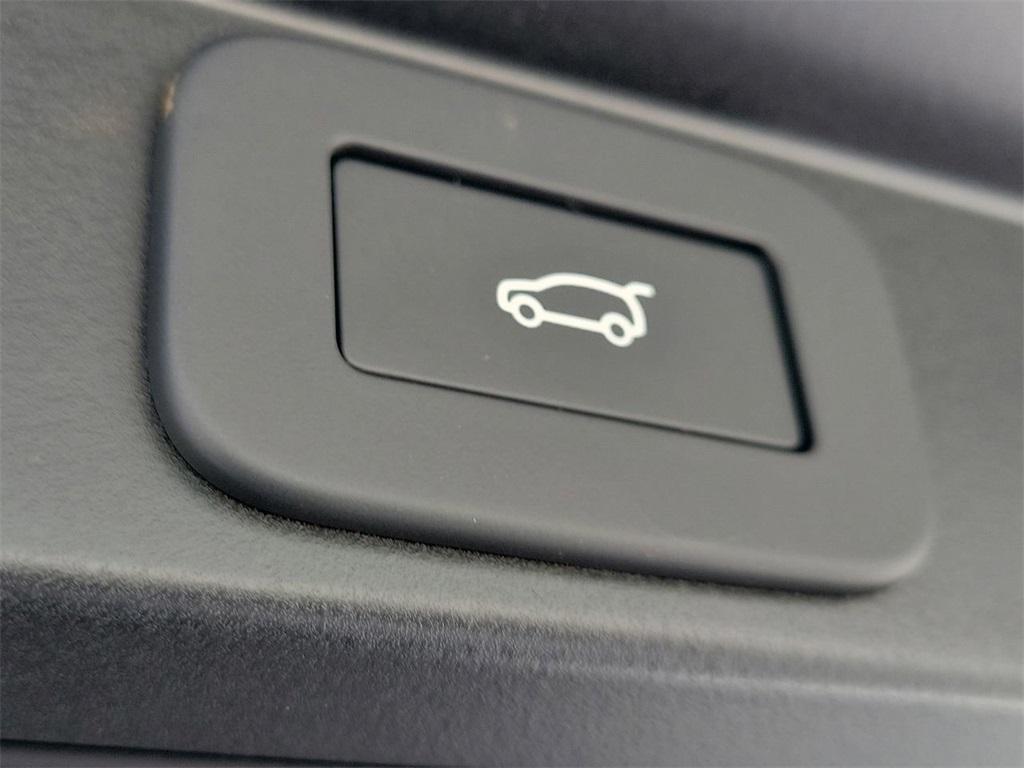 new 2025 Land Rover Range Rover car, priced at $162,830
