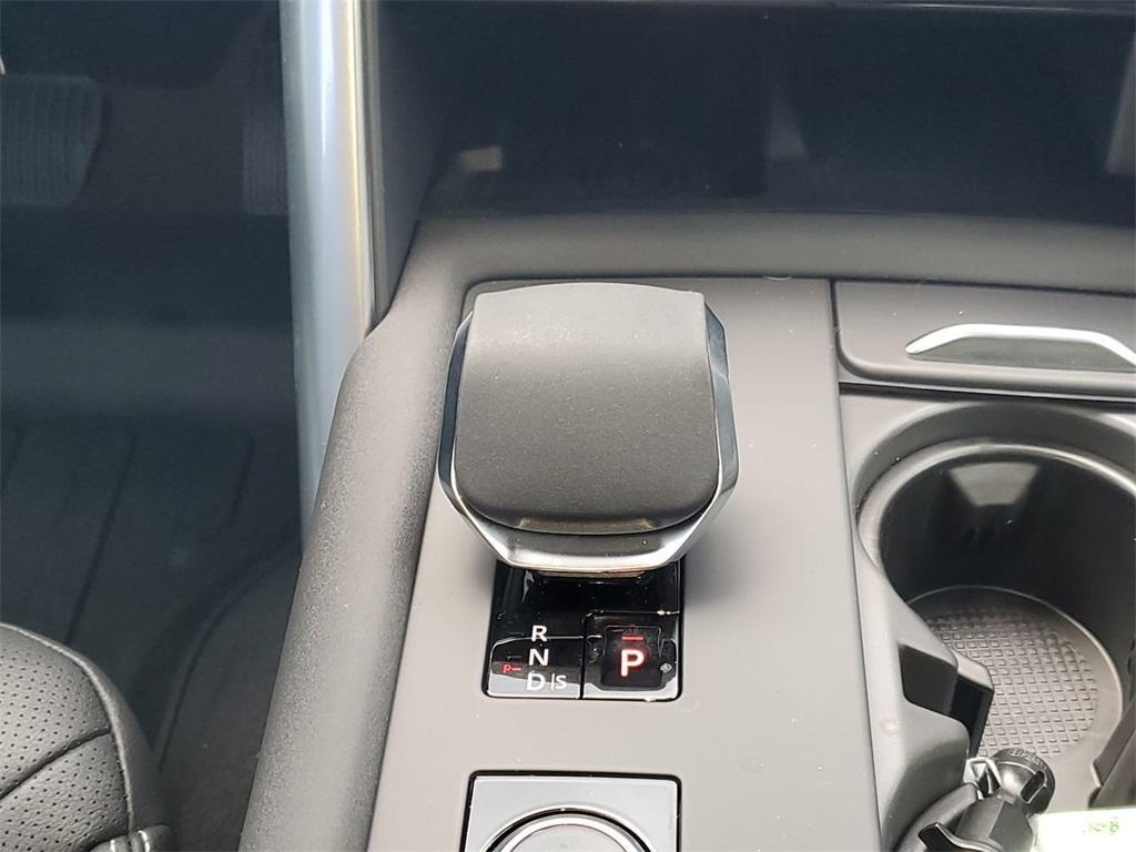 new 2025 Land Rover Discovery car, priced at $68,003