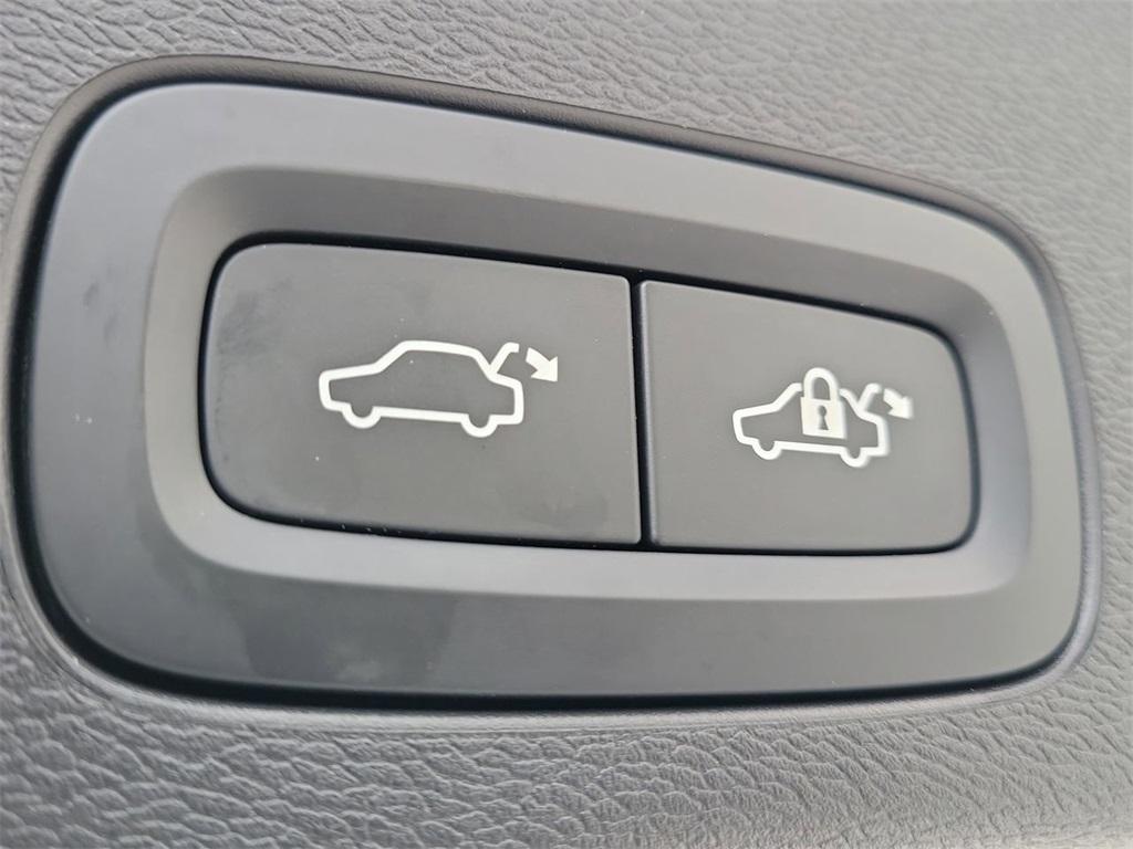 used 2021 Volvo XC60 Recharge Plug-In Hybrid car, priced at $29,957
