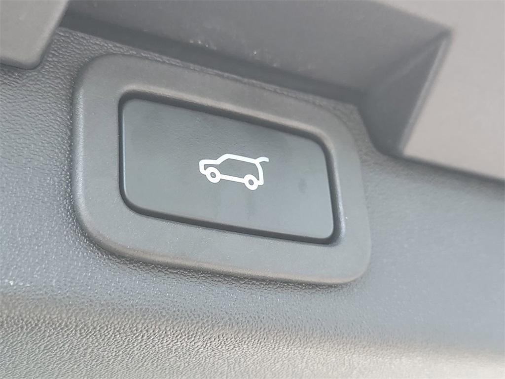 used 2019 Land Rover Discovery car, priced at $22,997