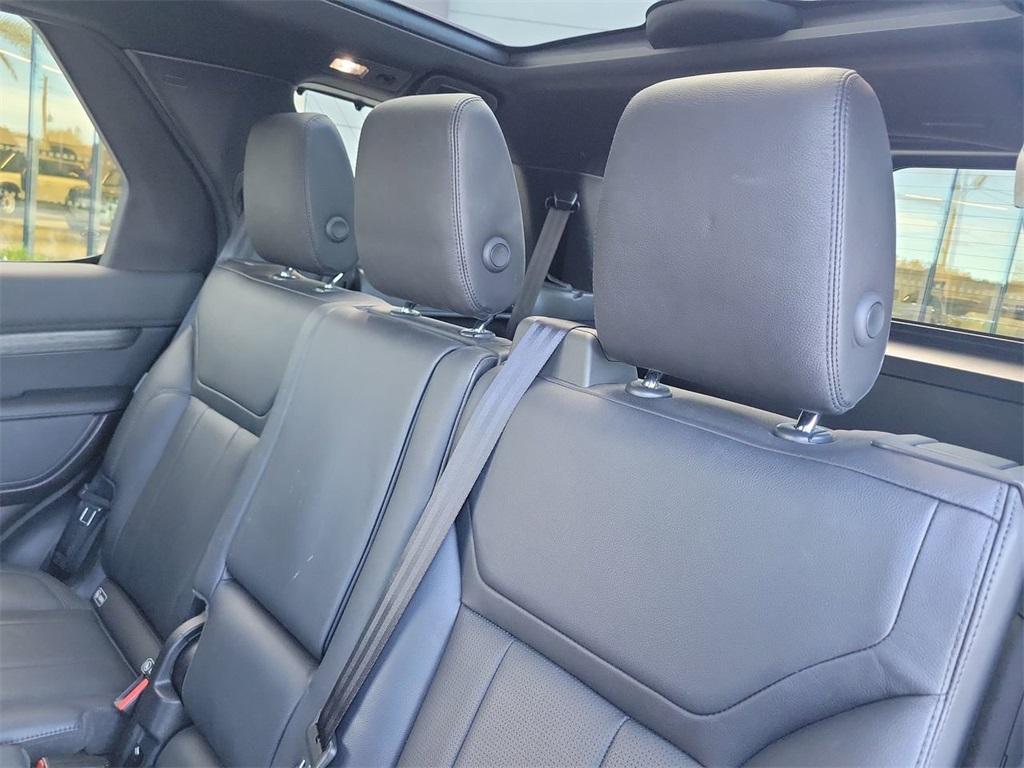used 2019 Land Rover Discovery car, priced at $22,997