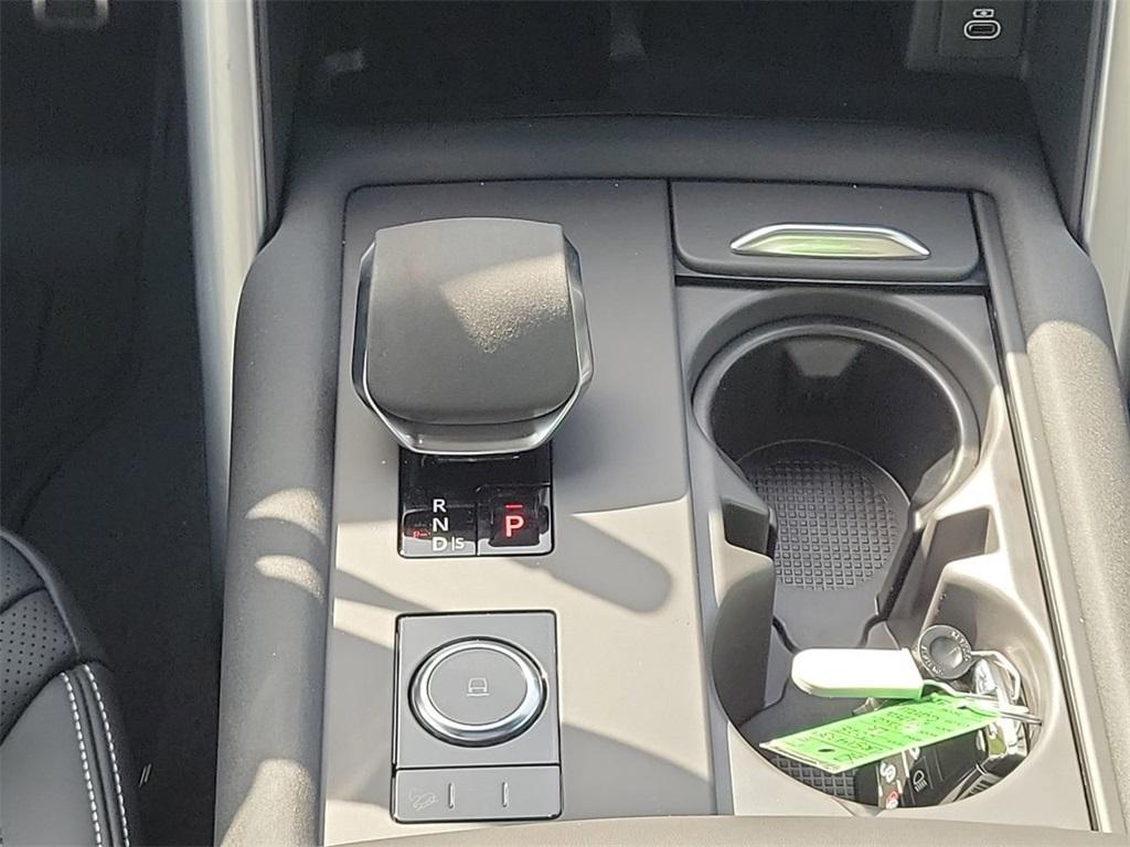 new 2025 Land Rover Discovery car, priced at $87,368