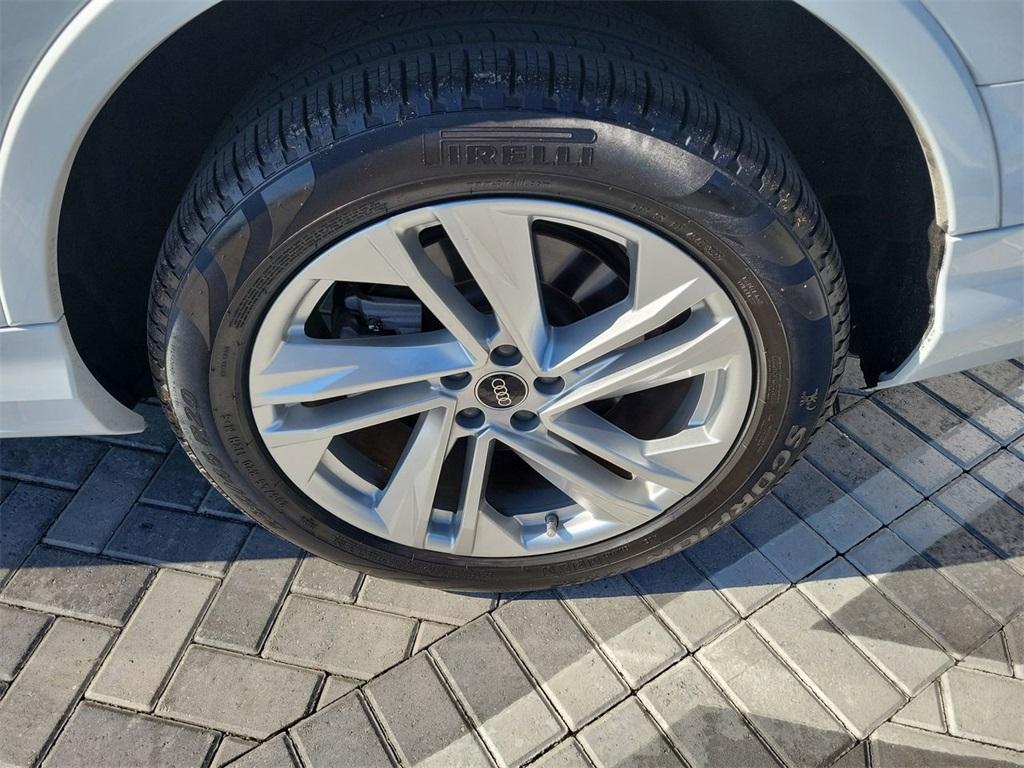 used 2023 Audi Q7 car, priced at $52,997