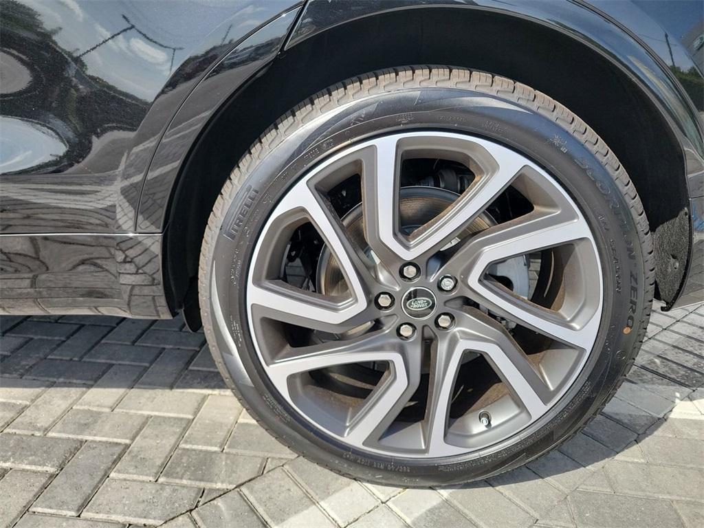 new 2025 Land Rover Discovery car, priced at $79,478