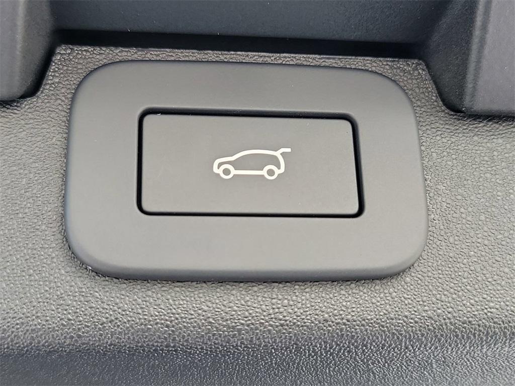 new 2025 Land Rover Discovery car, priced at $68,868