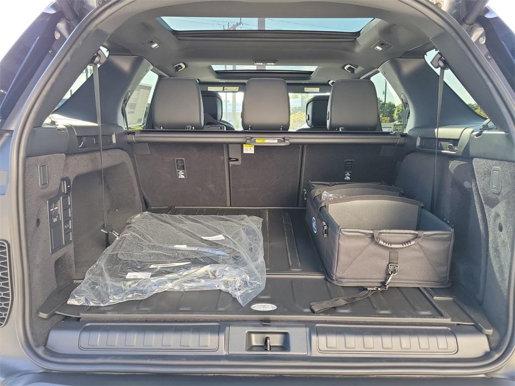 new 2025 Land Rover Discovery car, priced at $68,868