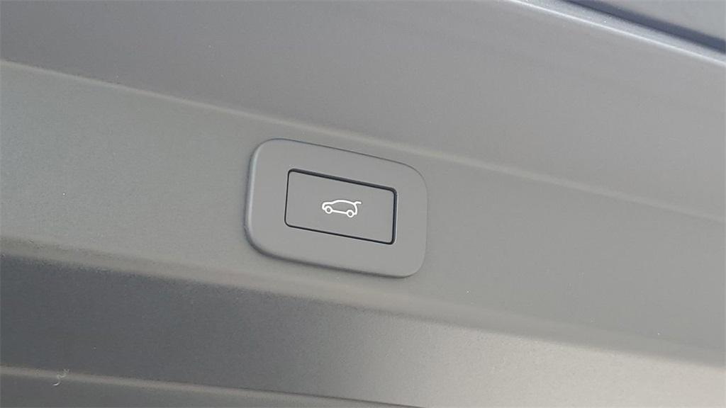 new 2025 Land Rover Range Rover Sport car, priced at $94,080