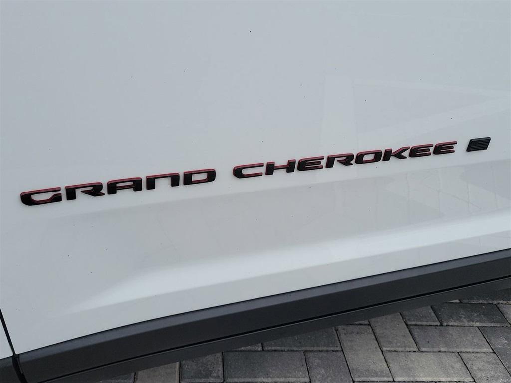 used 2022 Jeep Grand Cherokee car, priced at $38,497