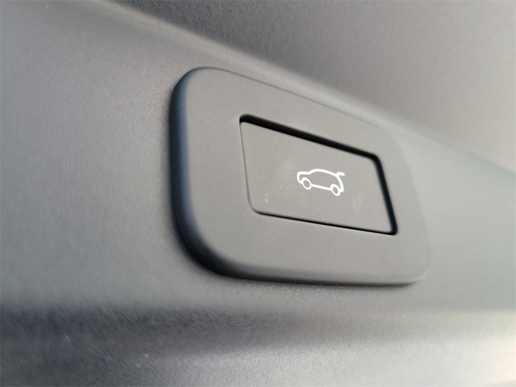 new 2025 Land Rover Range Rover Sport car, priced at $92,365