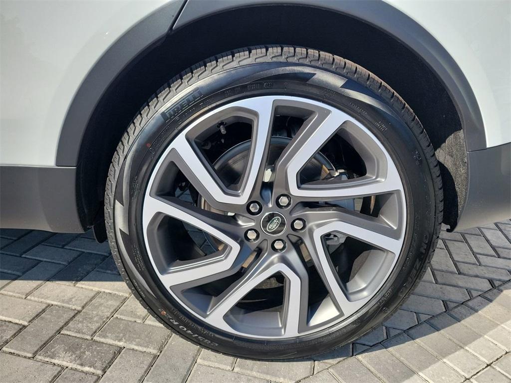 new 2025 Land Rover Discovery car, priced at $64,925