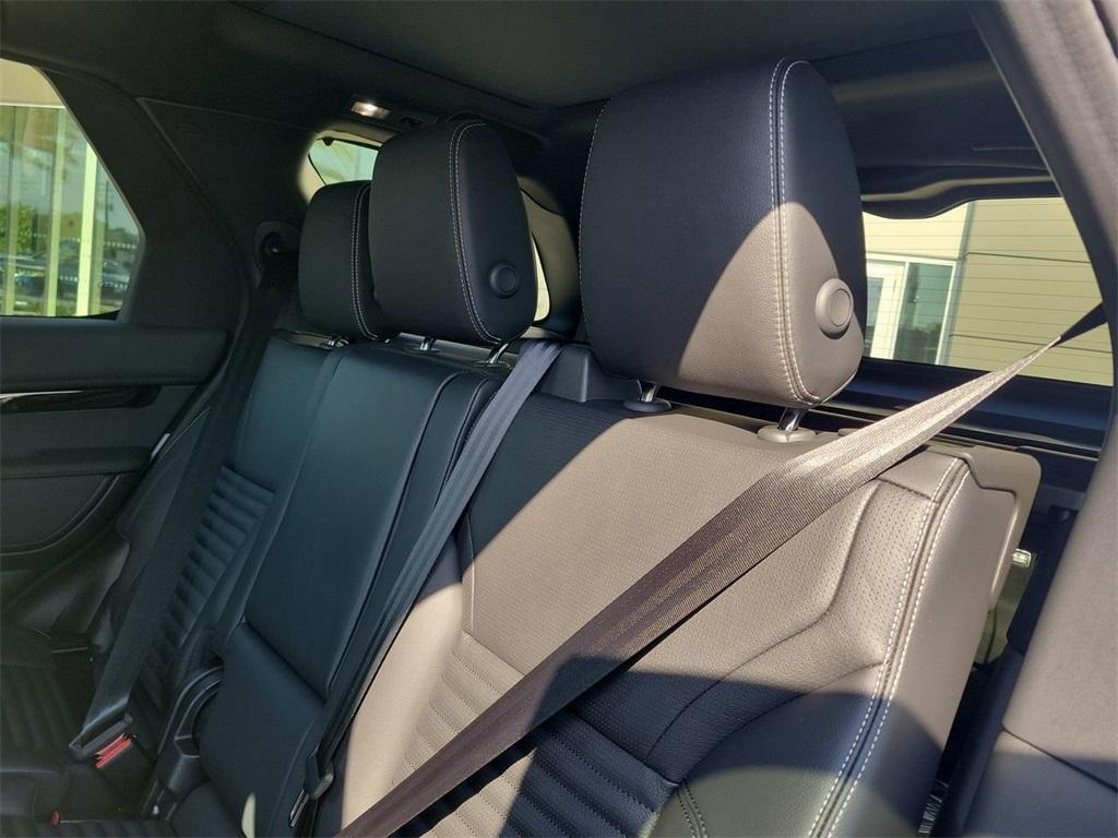 new 2025 Land Rover Discovery car, priced at $64,925