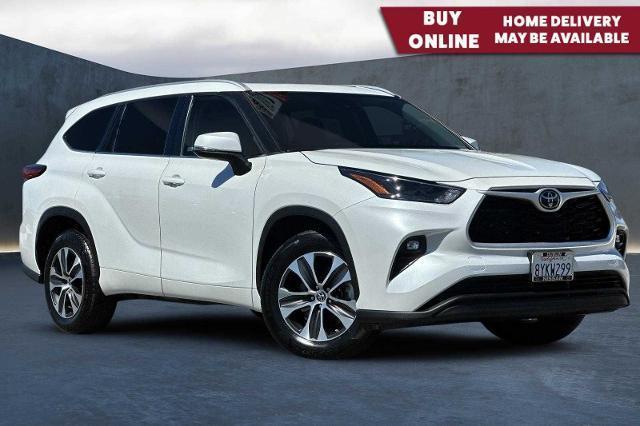 used 2022 Toyota Highlander car, priced at $32,313