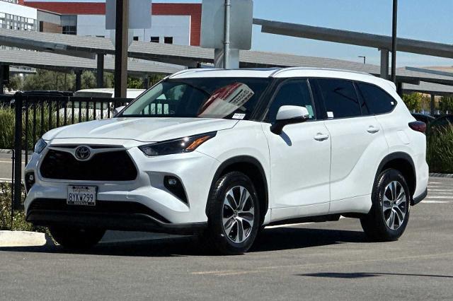 used 2022 Toyota Highlander car, priced at $32,313