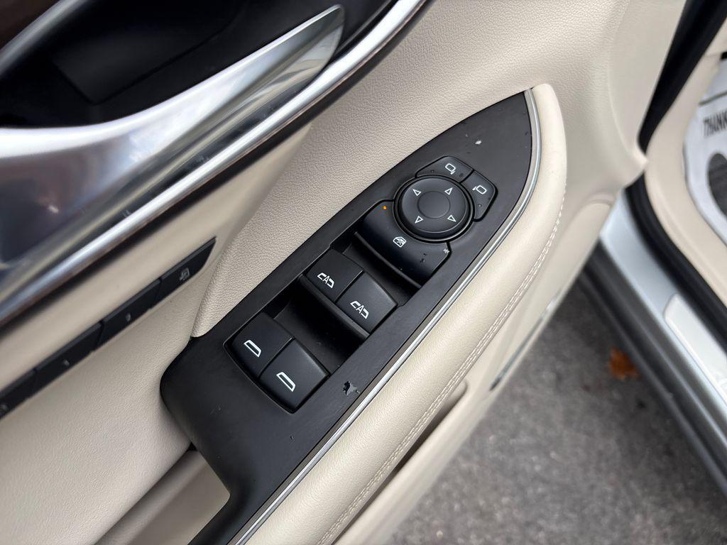 used 2023 Buick Envision car, priced at $29,900