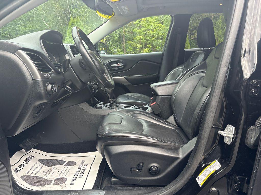 used 2019 Jeep Cherokee car, priced at $16,304