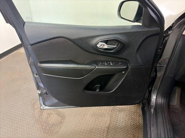 used 2016 Jeep Cherokee car, priced at $9,996