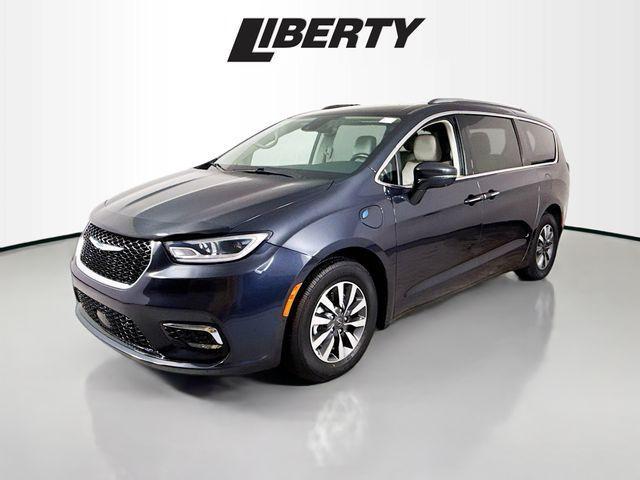 used 2021 Chrysler Pacifica Hybrid car, priced at $24,975