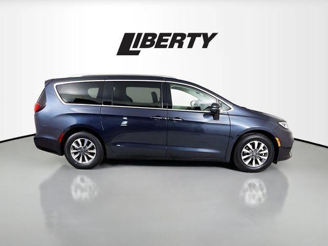 used 2021 Chrysler Pacifica Hybrid car, priced at $24,975