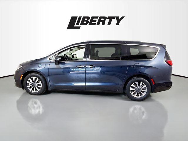 used 2021 Chrysler Pacifica Hybrid car, priced at $24,975