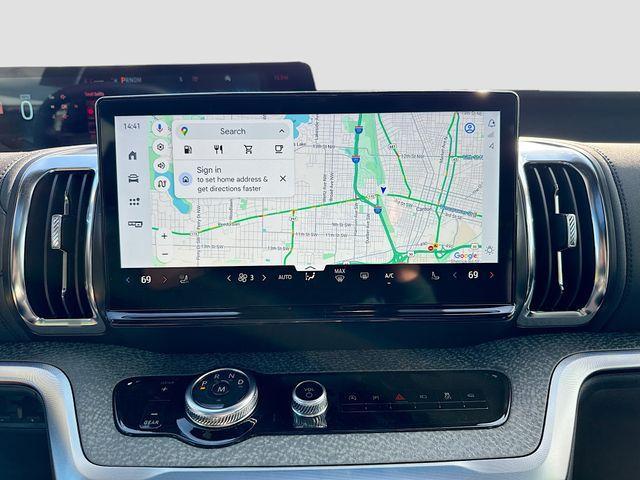 new 2025 Ford Expedition car, priced at $84,701