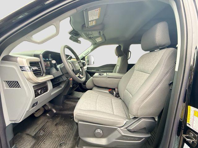 new 2025 Ford F-450 car, priced at $76,695