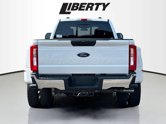 new 2025 Ford F-450 car, priced at $68,190
