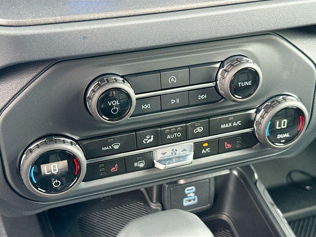 new 2025 Ford Bronco car, priced at $43,692
