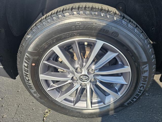used 2018 Toyota Highlander car, priced at $25,990