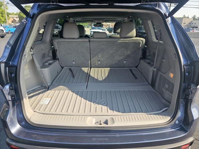 used 2018 Toyota Highlander car, priced at $25,990