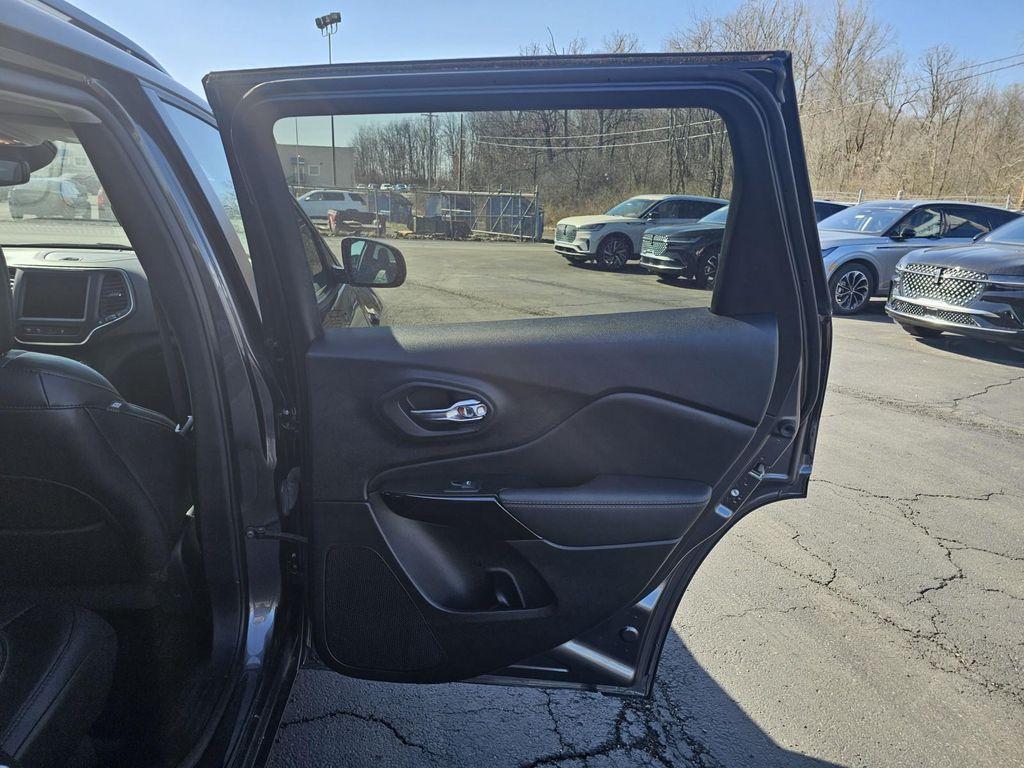 used 2023 Jeep Cherokee car, priced at $22,486