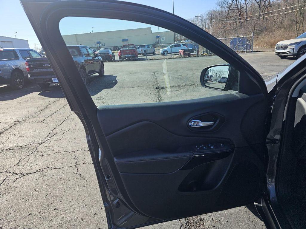 used 2023 Jeep Cherokee car, priced at $22,486