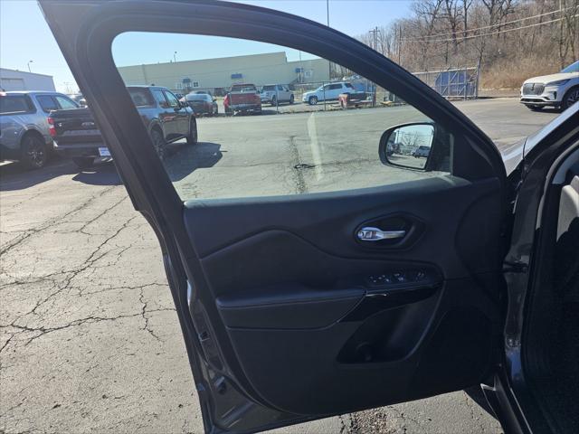 used 2023 Jeep Cherokee car, priced at $24,990