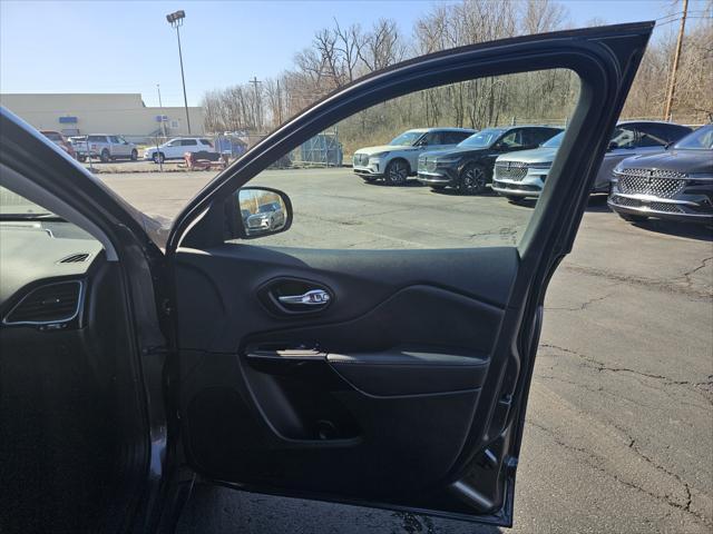 used 2023 Jeep Cherokee car, priced at $24,990