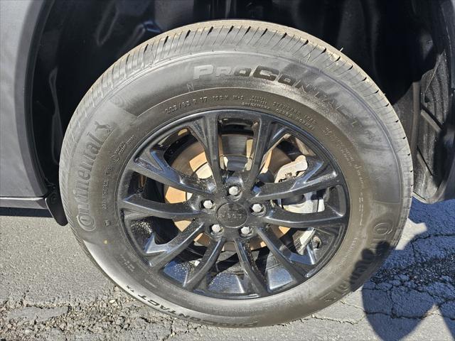 used 2023 Jeep Cherokee car, priced at $24,990