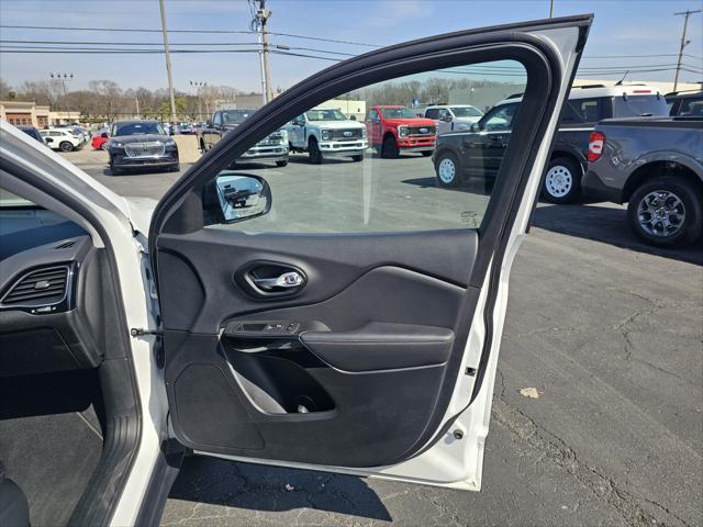 used 2023 Jeep Cherokee car, priced at $24,990