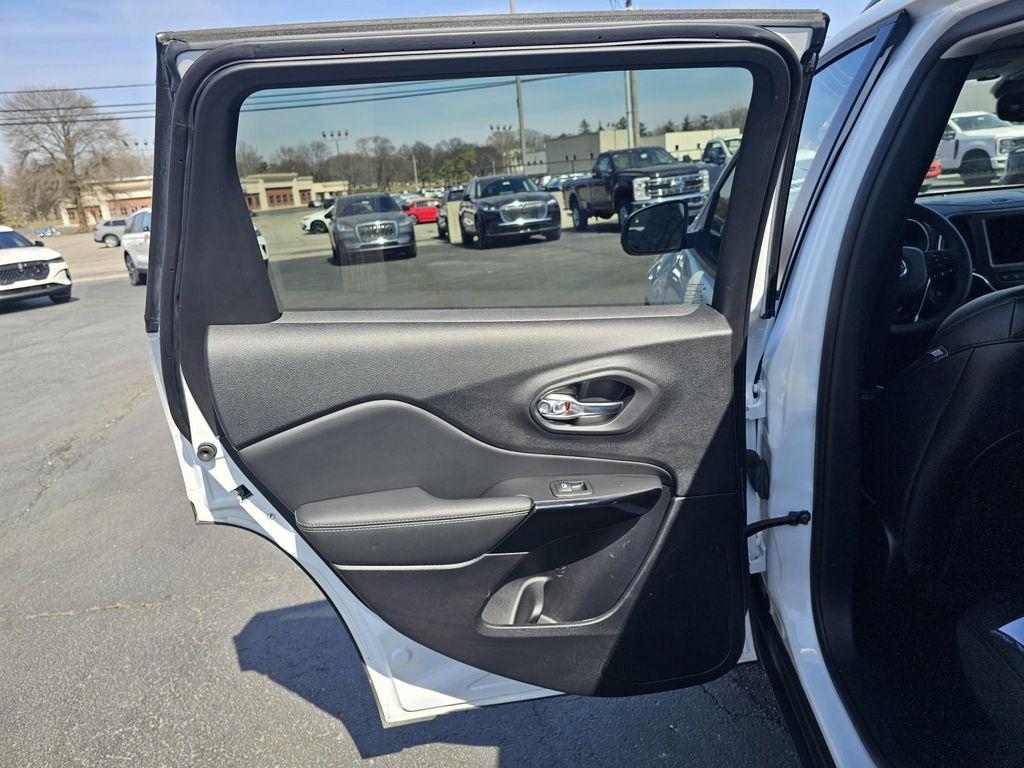 used 2023 Jeep Cherokee car, priced at $22,986