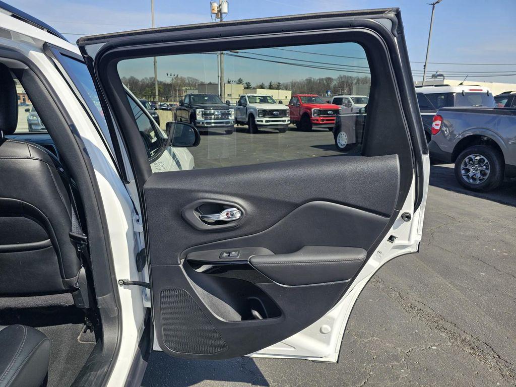 used 2023 Jeep Cherokee car, priced at $22,986